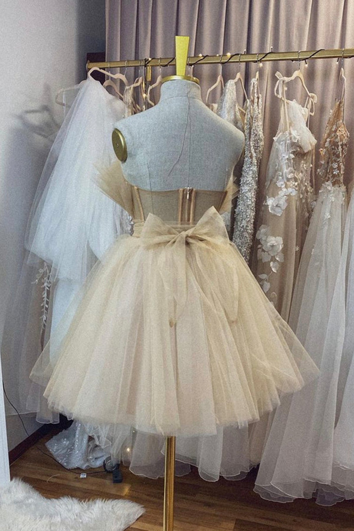 Unthony - Open Back Strapless Champagne Tulle Short Prom Homecoming Dress