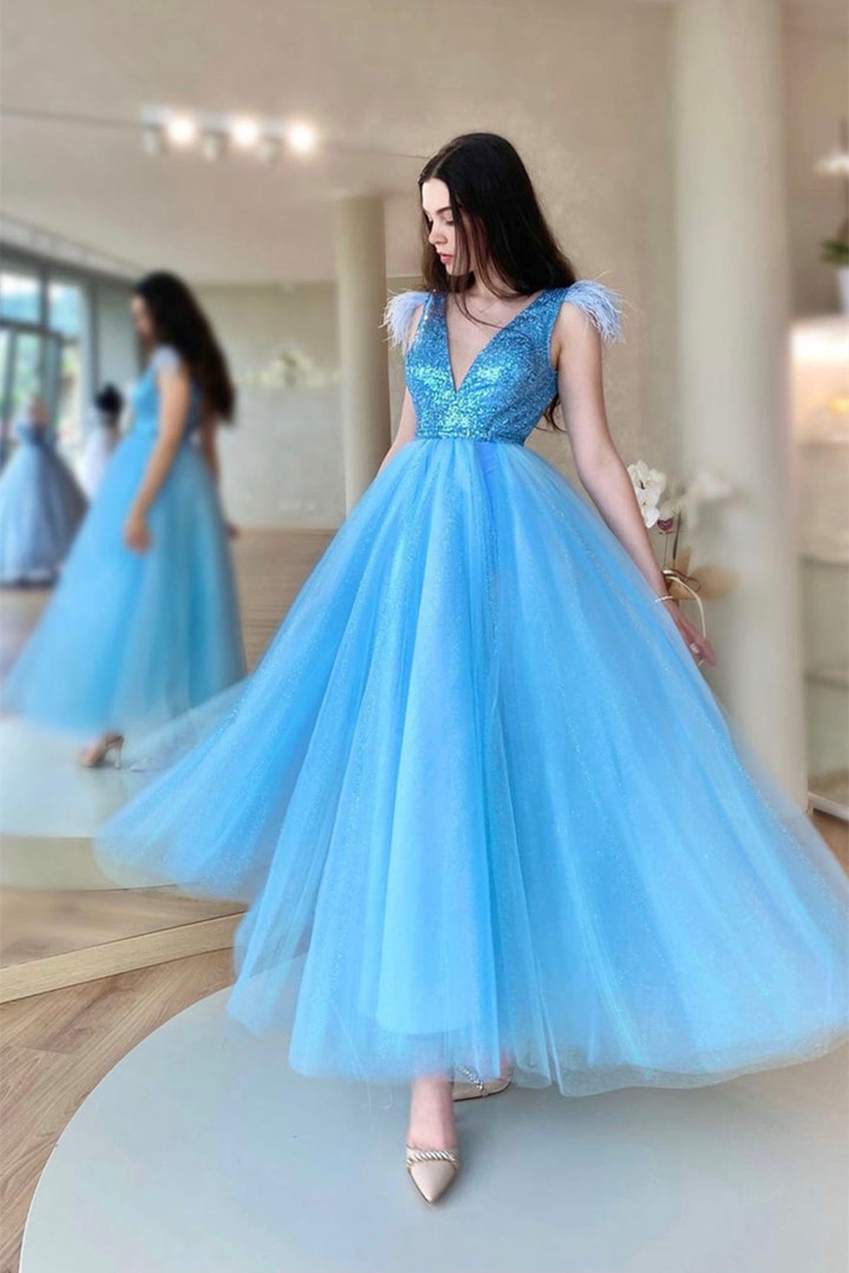 Unthony - V Neck Shiny Sequins Blue Tulle Tea Length Prom Dress
