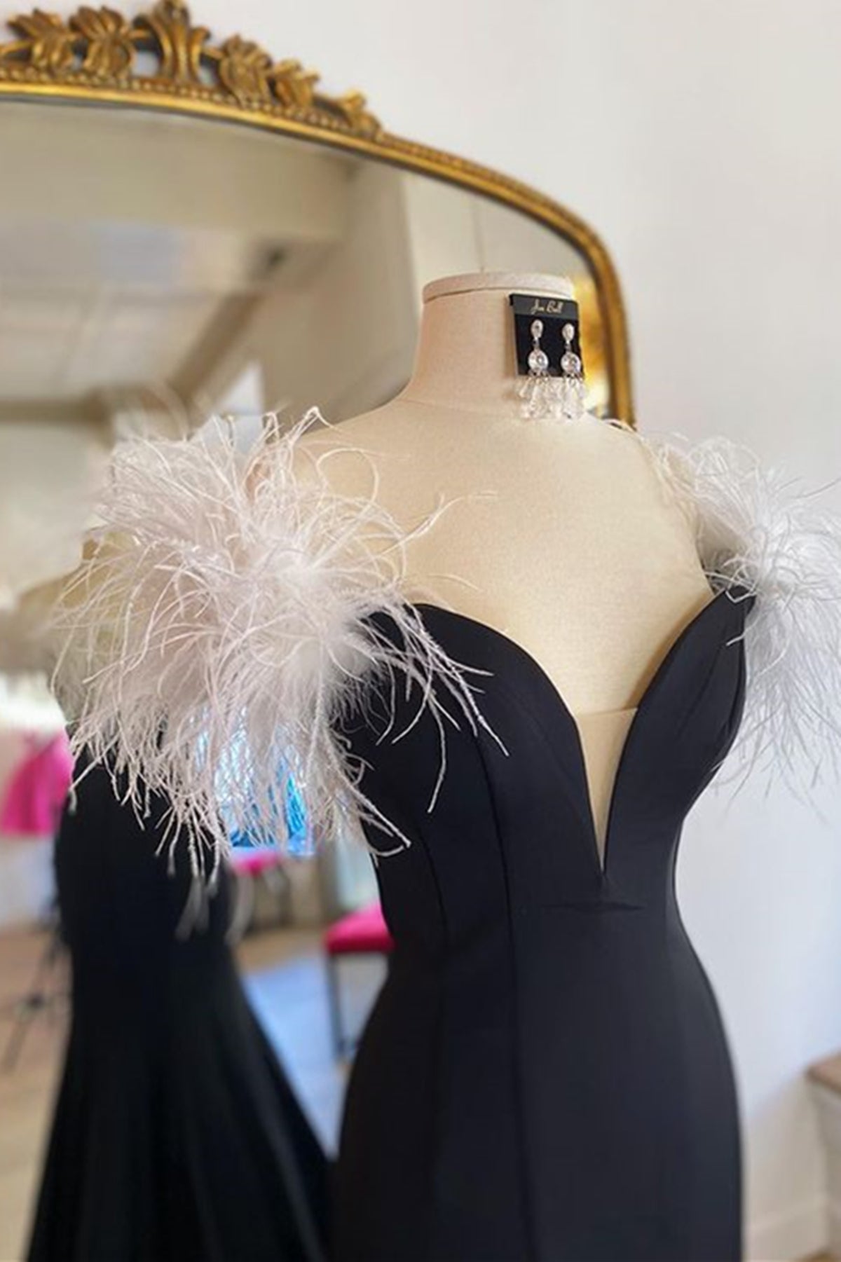 Unthony - Off Shoulder V Neck Mermaid Black Long Prom Dress