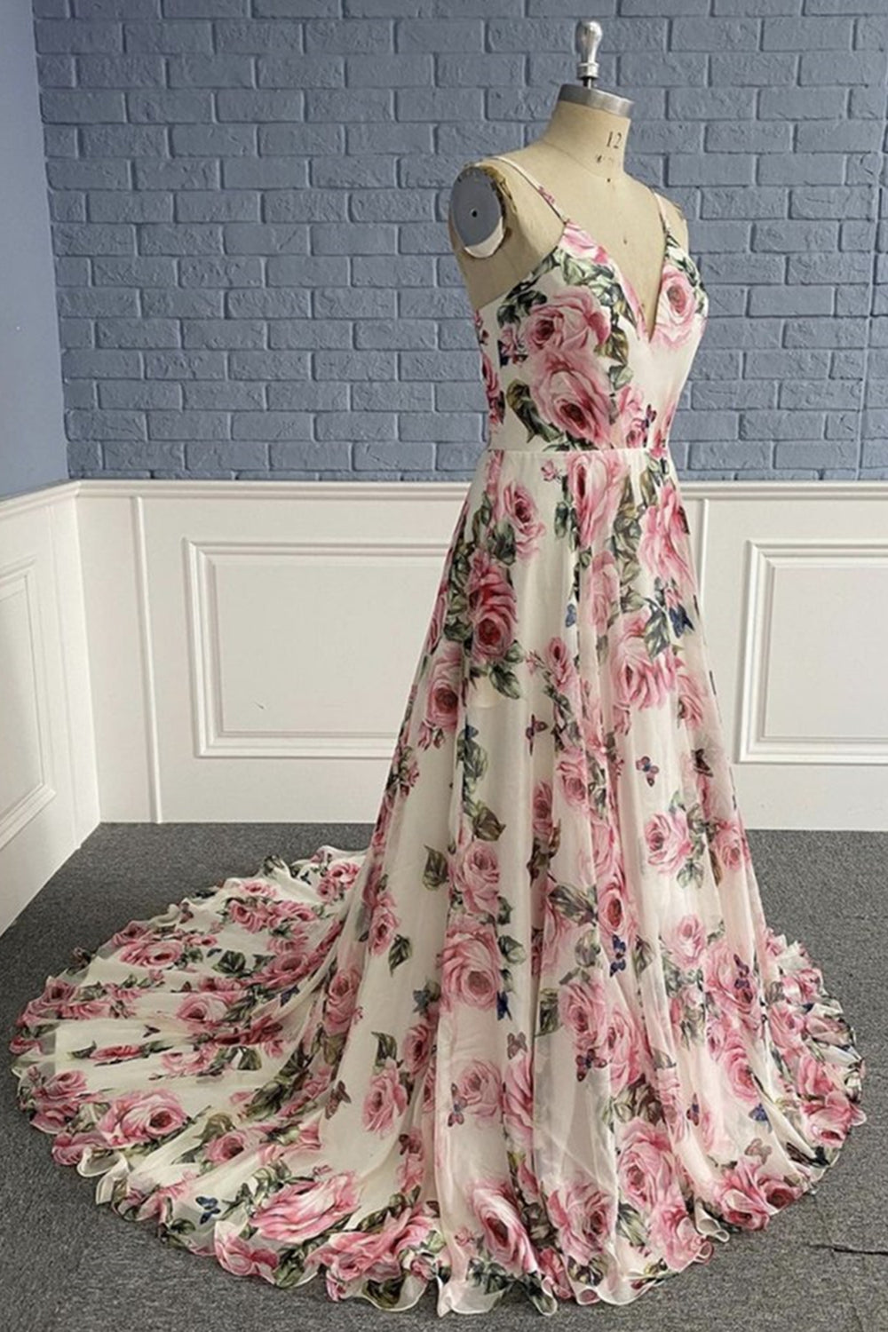 Unthony - Stylish V Neck Backless Floral Pattern Long Prom Dress