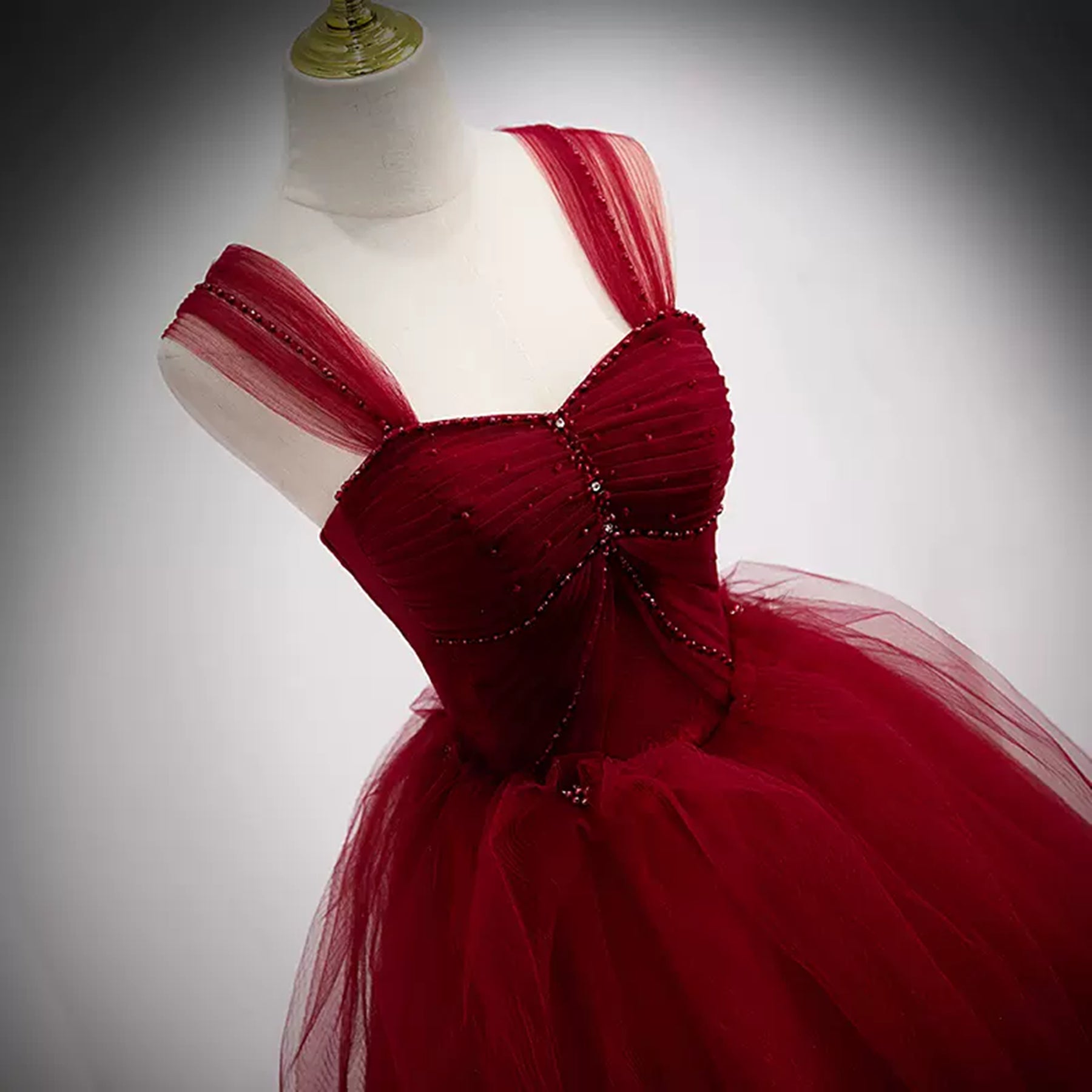 Unthony - A Line Spaghetti Straps Beaded Burgundy Tulle Long Prom Dresses