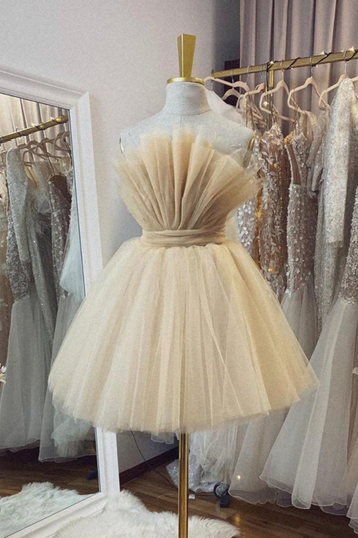 Unthony - Open Back Strapless Champagne Tulle Short Prom Homecoming Dress
