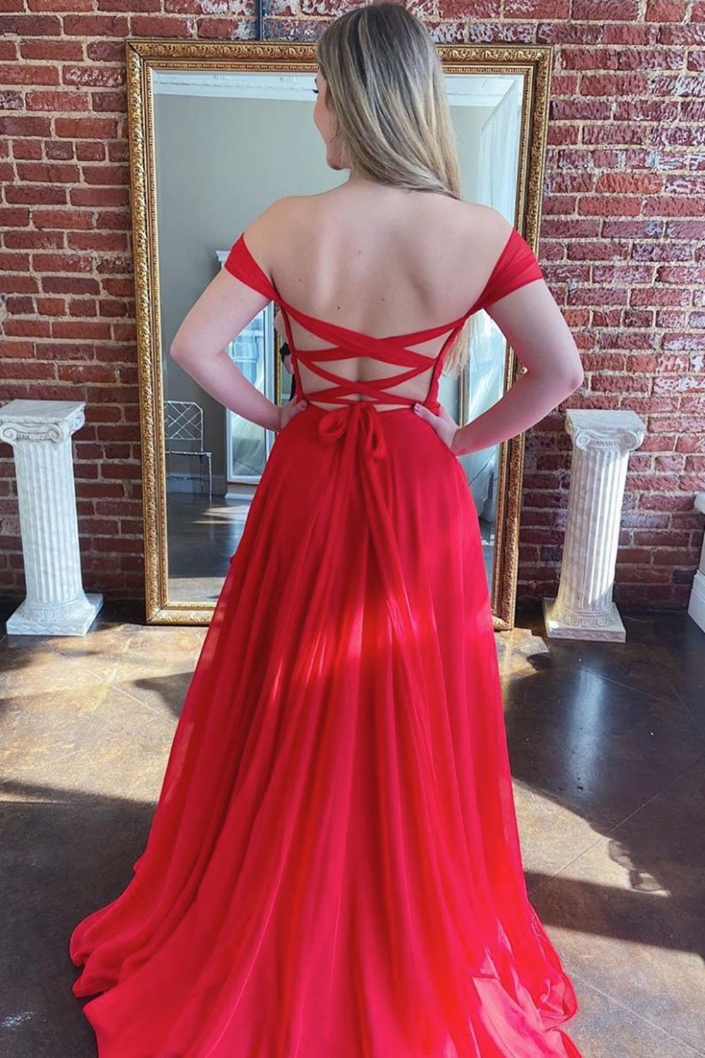 Unthony - Off Shoulder Open Back Red Long Prom Dress with High Slit