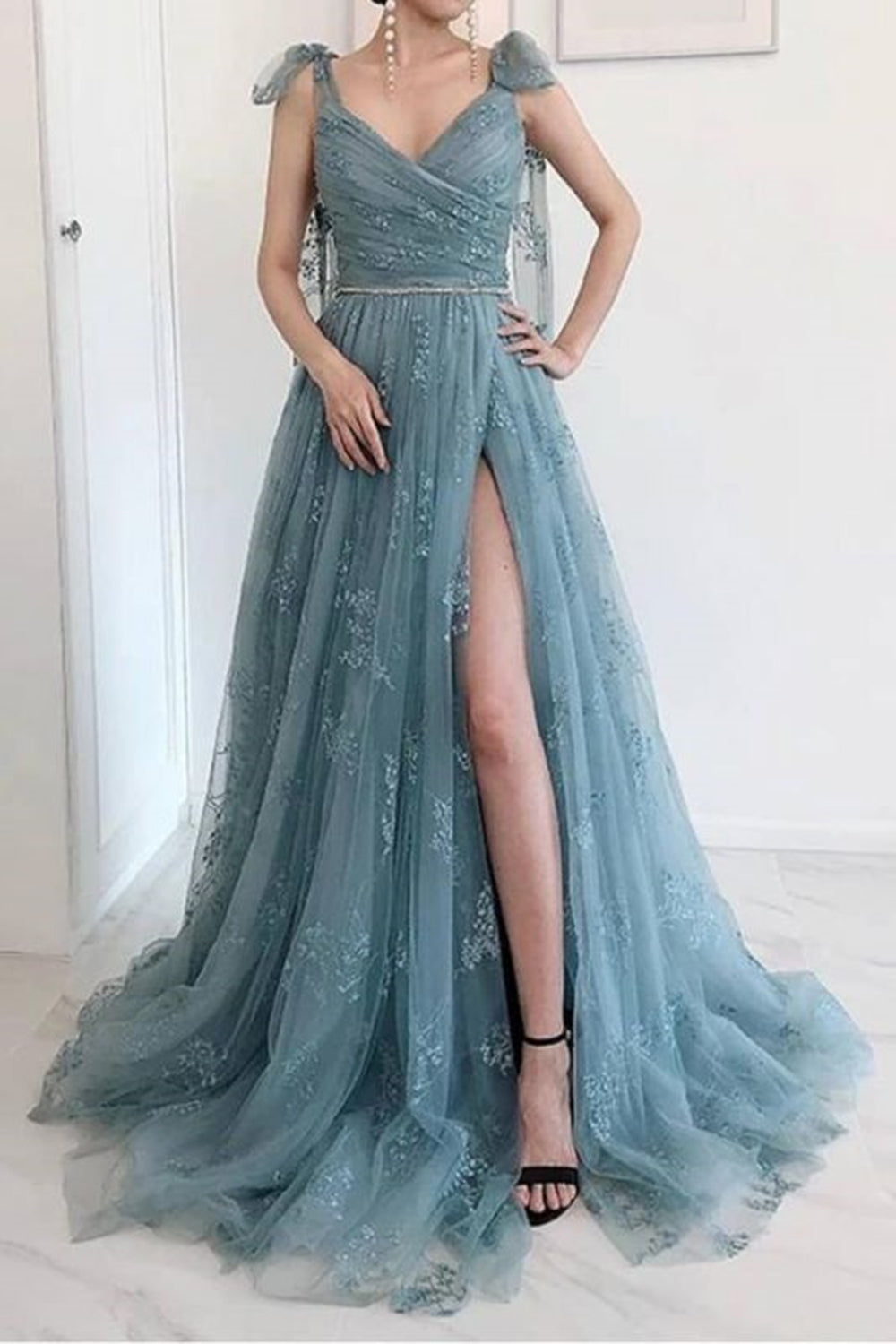 Unthony - Elegant Open Back Dusty Blue Lace Long Prom Dress with High Slit