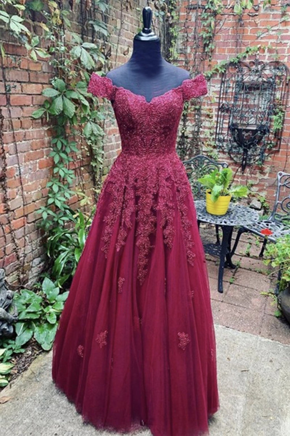 Unthony - Off Shoulder Burgundy Lace Prom Dress