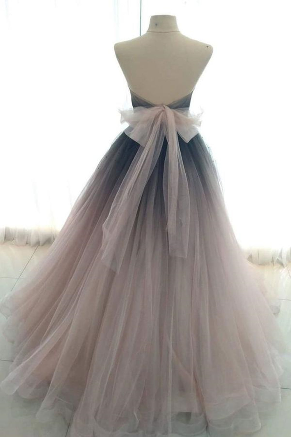 Unthony - Sweetheart Neck Open Back Ombre Long Prom Dress