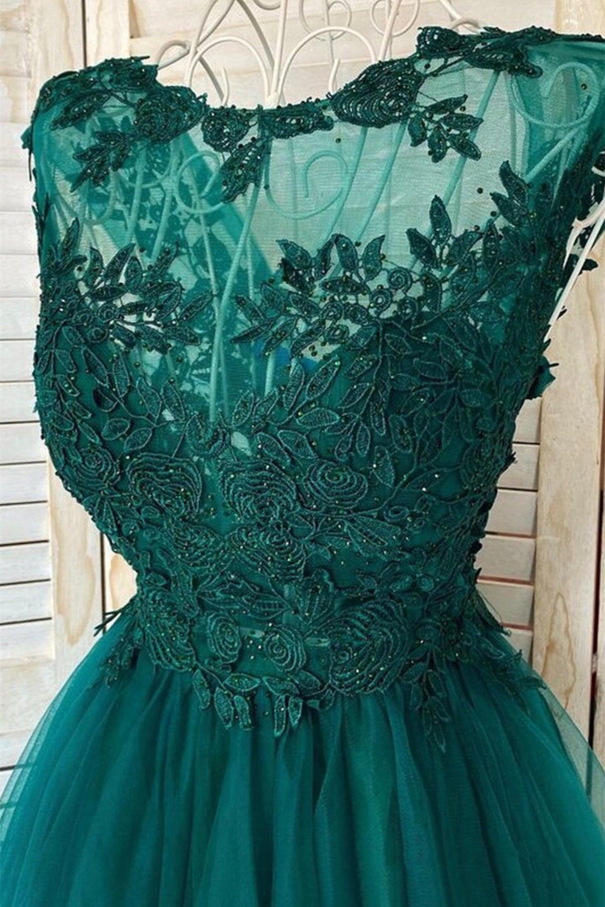 Unthony - Round Neck Beaded Green Lace Short Prom Homecoming Dress