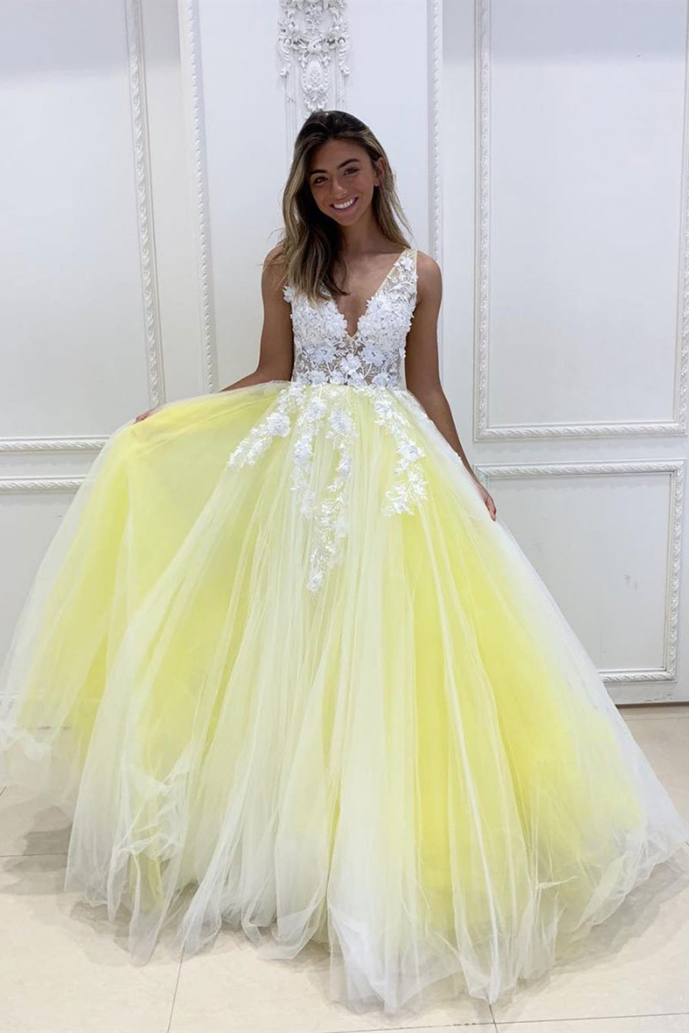 Unthony - Gorgeous V Neck White Lace Appliques Yellow Long Prom Dress