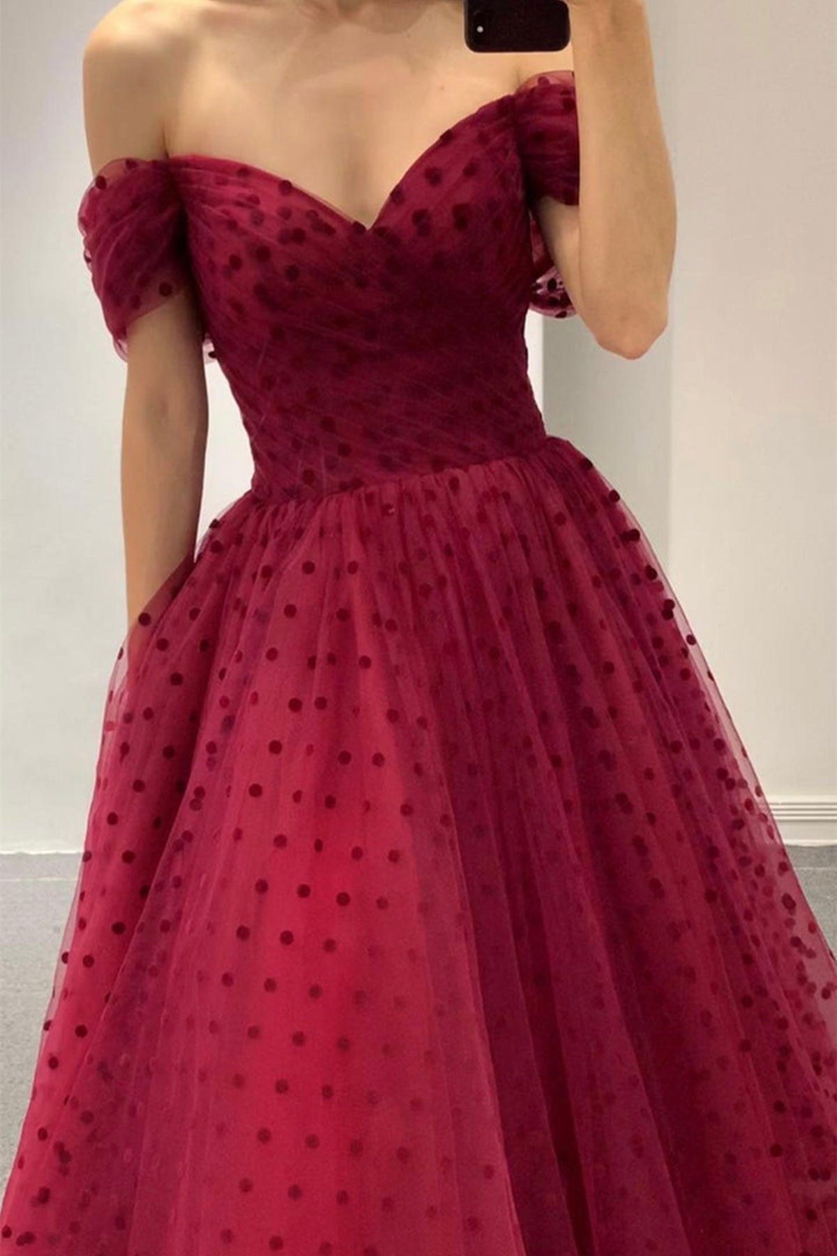 Unthony - Off Shoulder Burgundy Tulle Tea Length Prom Homecoming Dress
