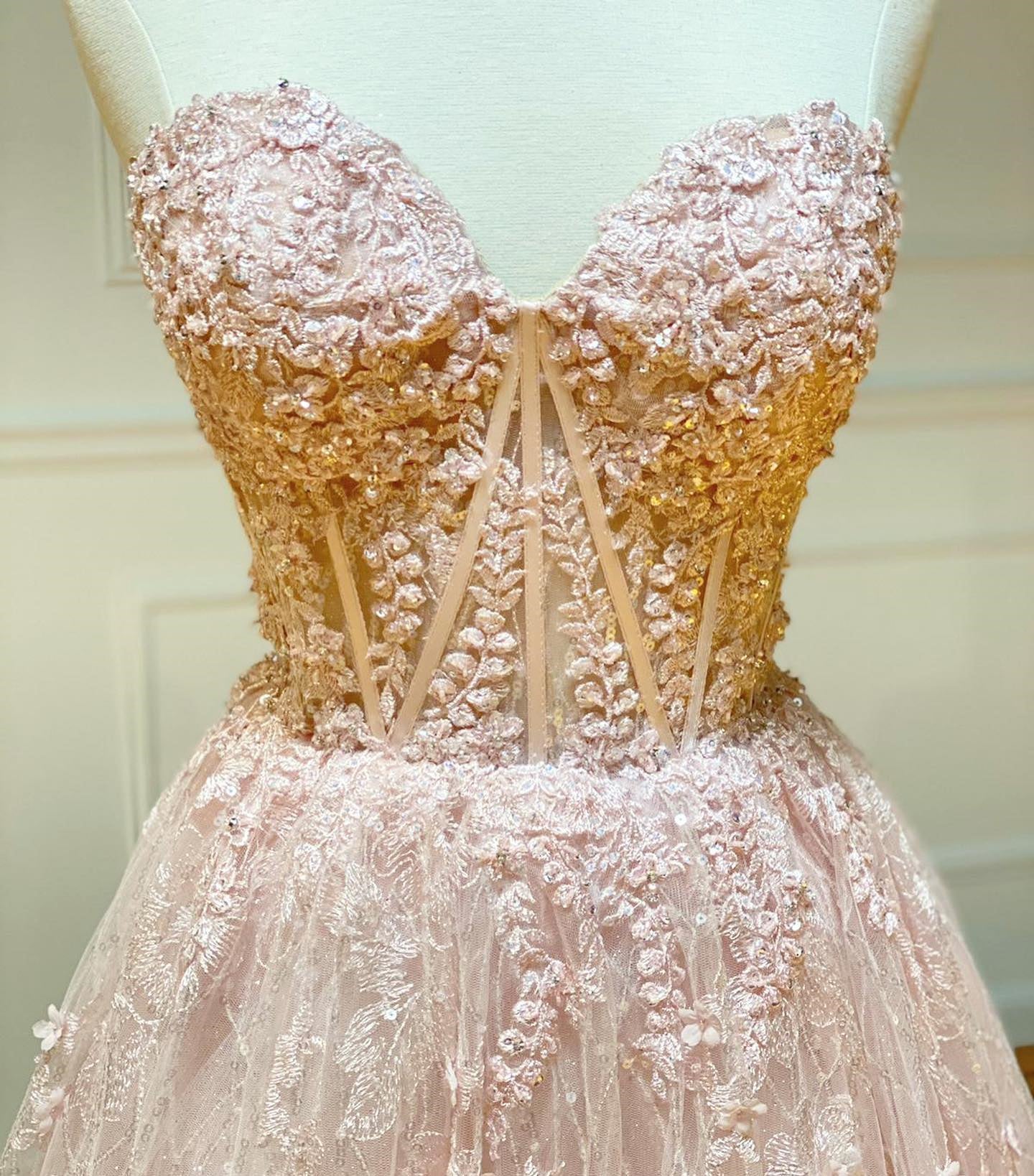 Unthony - Strapless Sweetheart Neck Pink Lace Long Prom Dress