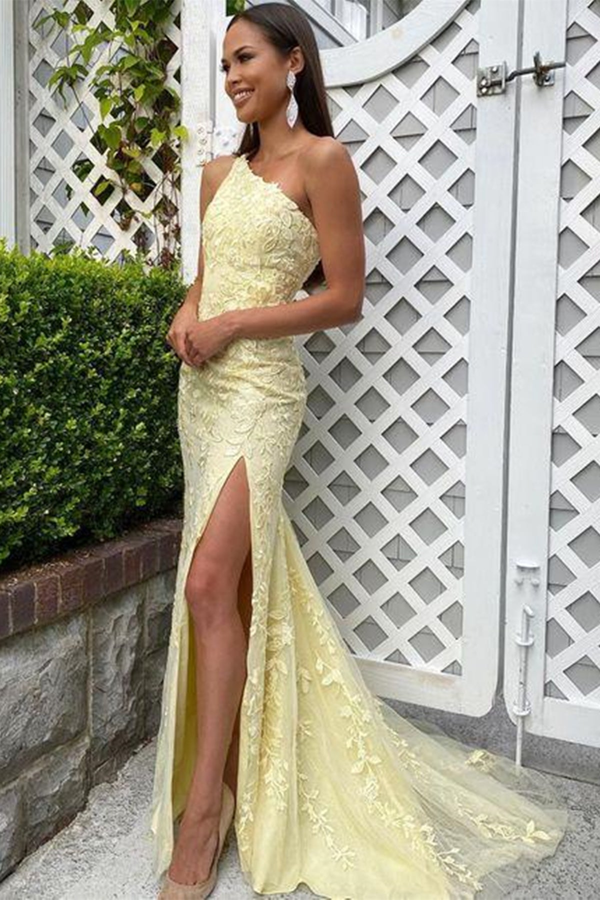 Unthony - One Shoulder Mermaid Yellow Tulle Lace Long Prom Dress with High Slit