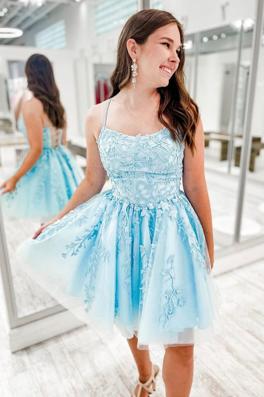 Unthony - Open Back Blue Lace Short Prom Dresses