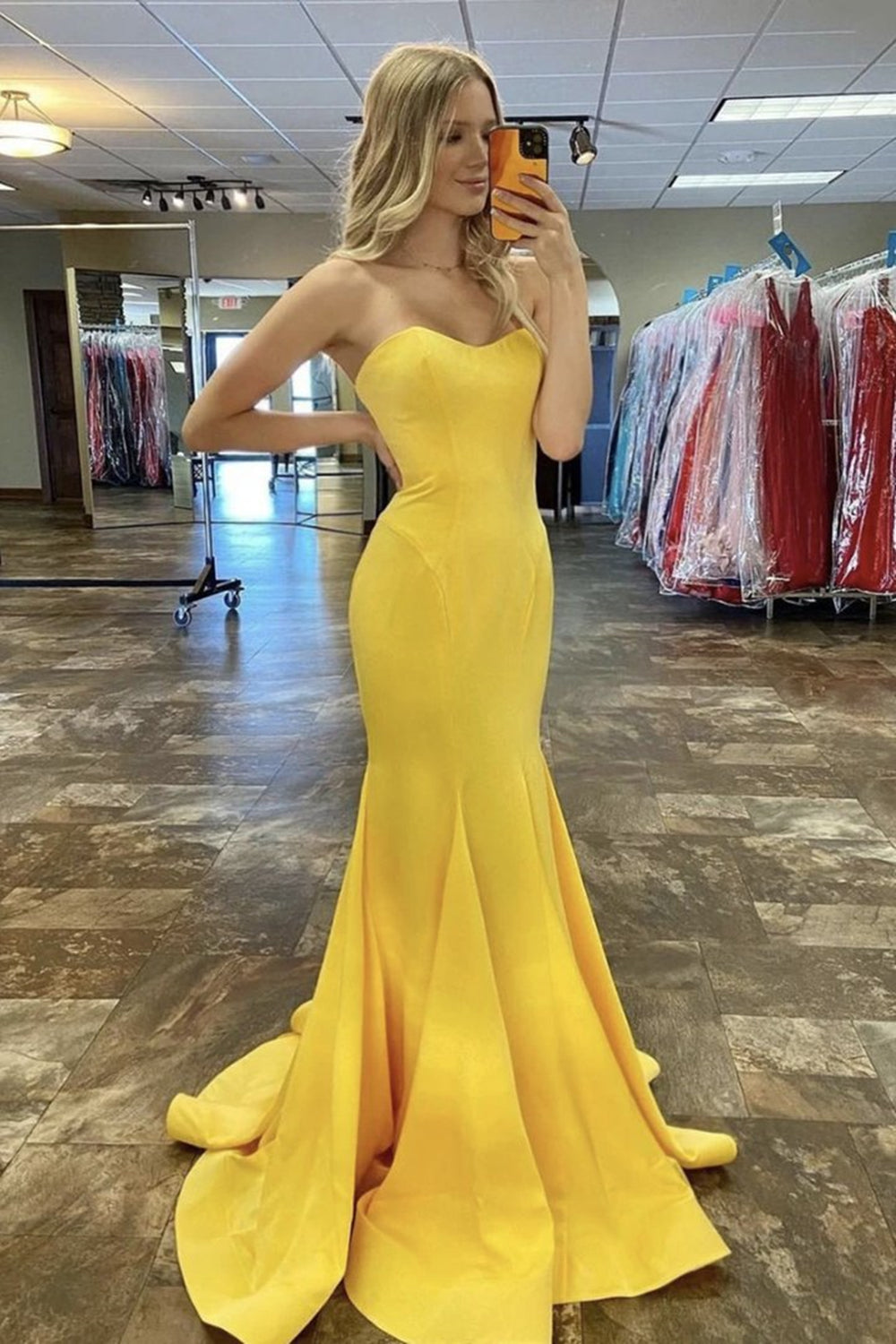 Unthony - Mermaid Sweetheart Neck Yellow Satin Long Prom Dress