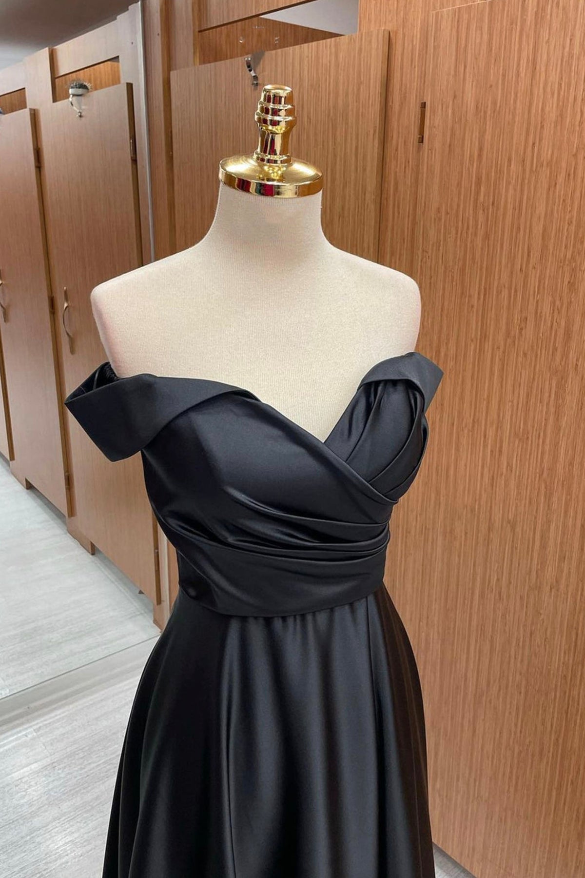 Unthony - Off Shoulder Black Satin Long Prom Dress