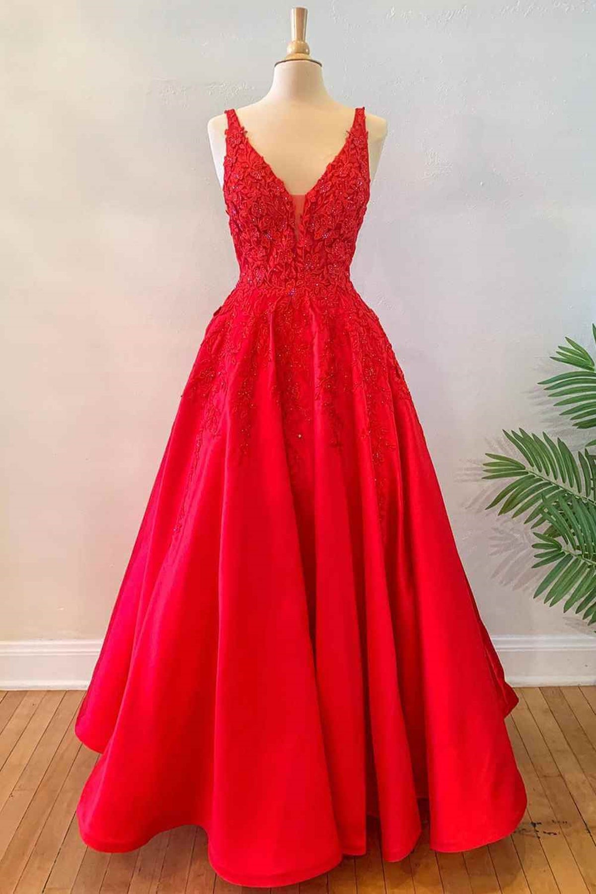 Unthony - V Neck Open Back Red Lace Long Prom Dress