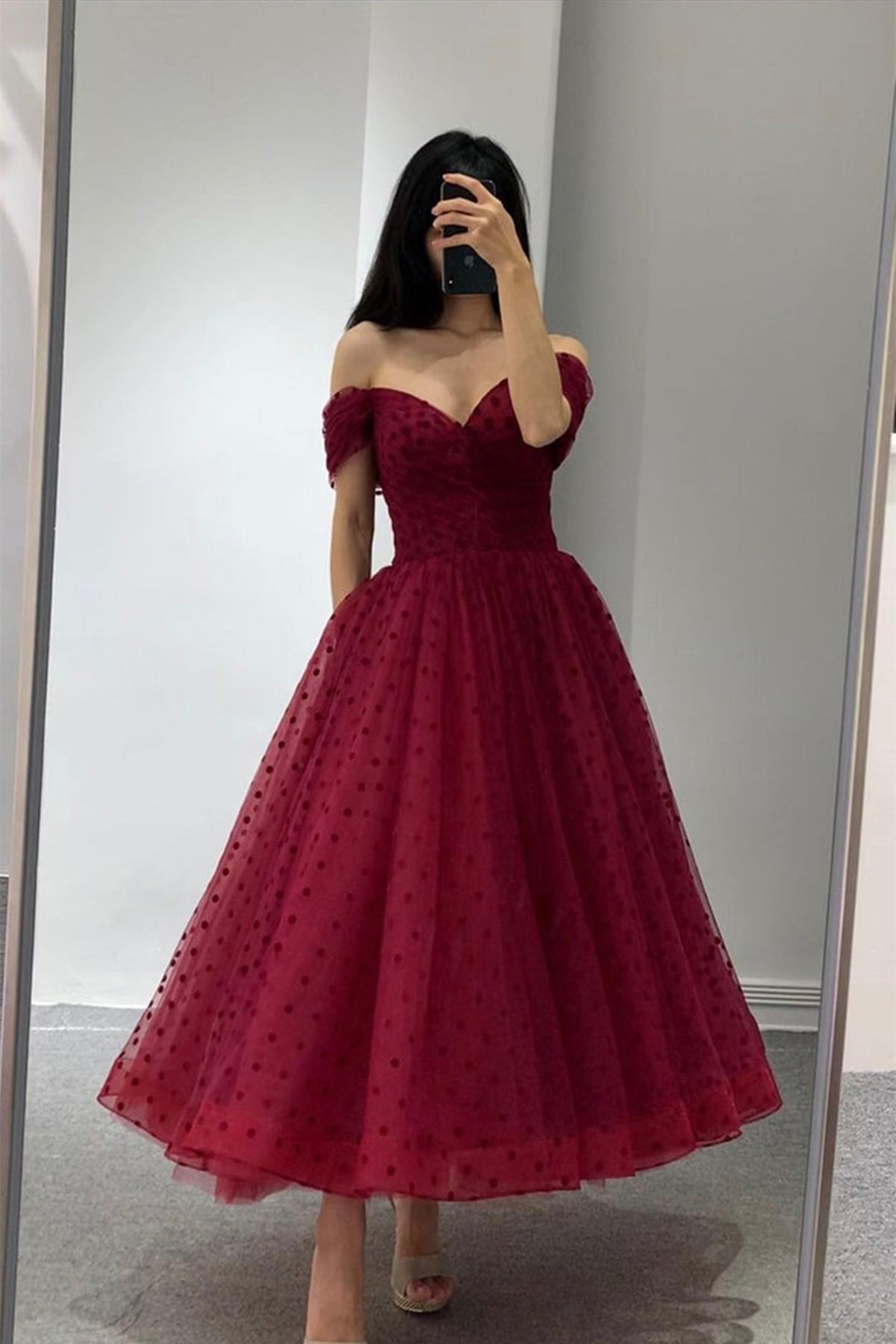 Unthony - Off Shoulder Burgundy Tulle Tea Length Prom Homecoming Dress