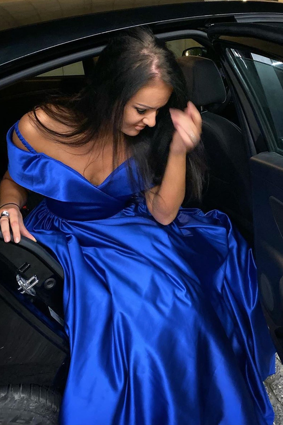 Unthony - Off Shoulder Royal Blue Long Prom Dress with High Slit