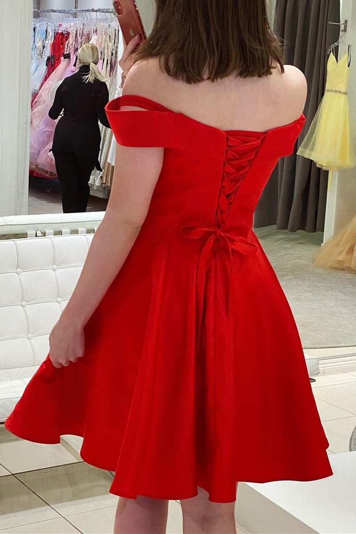 Unthony - Off the Shoulder Red Satin Short Prom Homecoming Dress
