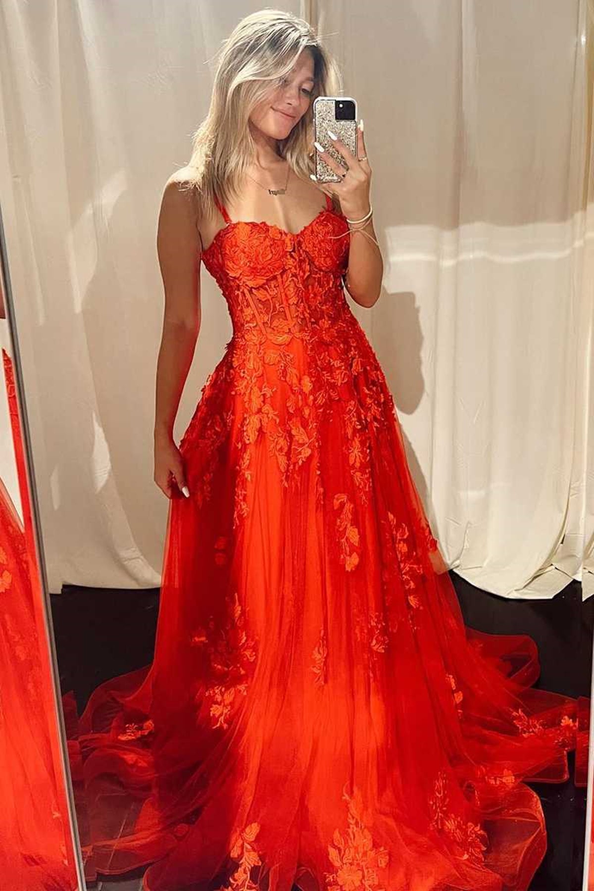 Unthony - Sweetheart Neck Red Lace Long Prom Dress