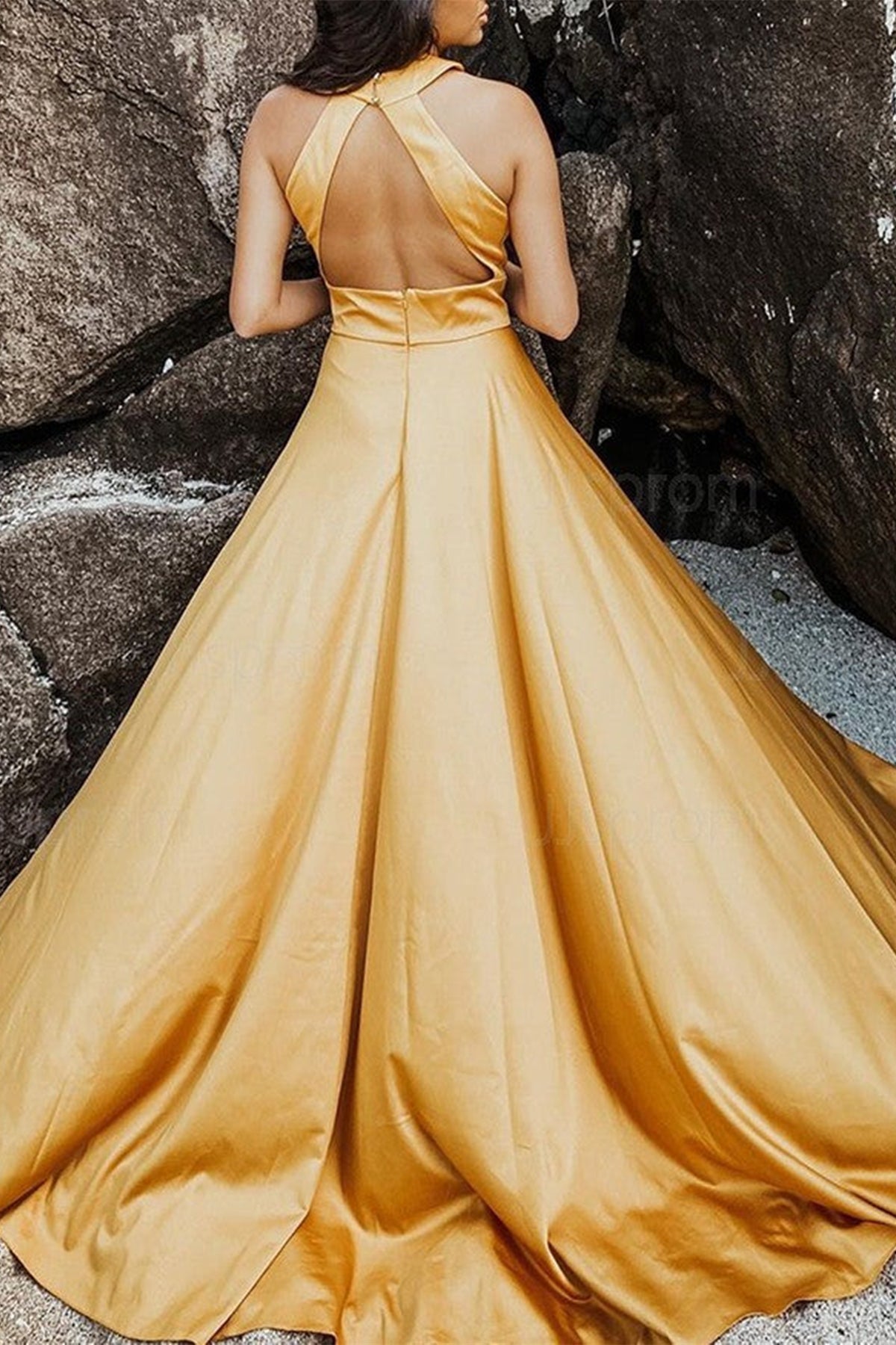 Unthony - Unique Open Back Yellow Satin Long Prom Dress with High Slit