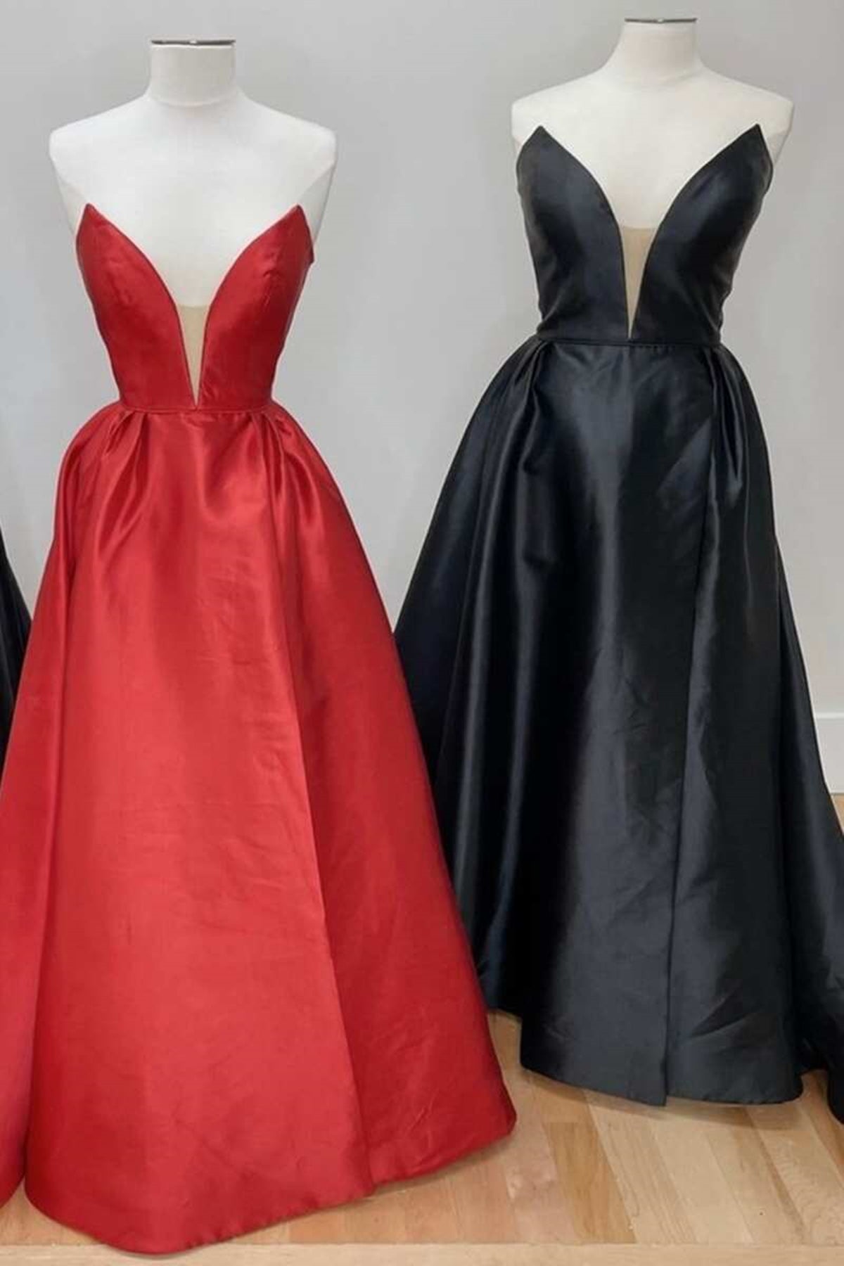 Unthony - Strapless V Neck Open Back Red/Black Satin Long Prom Dress with High Slit