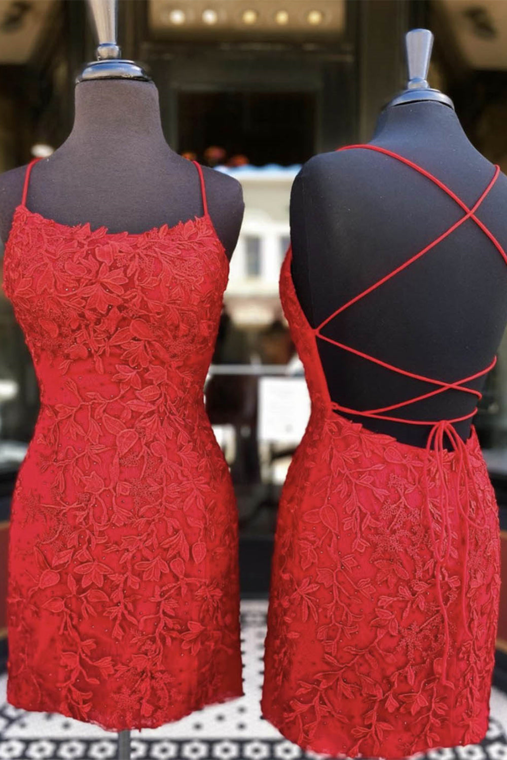 Unthony - Mermaid Backless Short Red Lace Prom Homecoming Dress