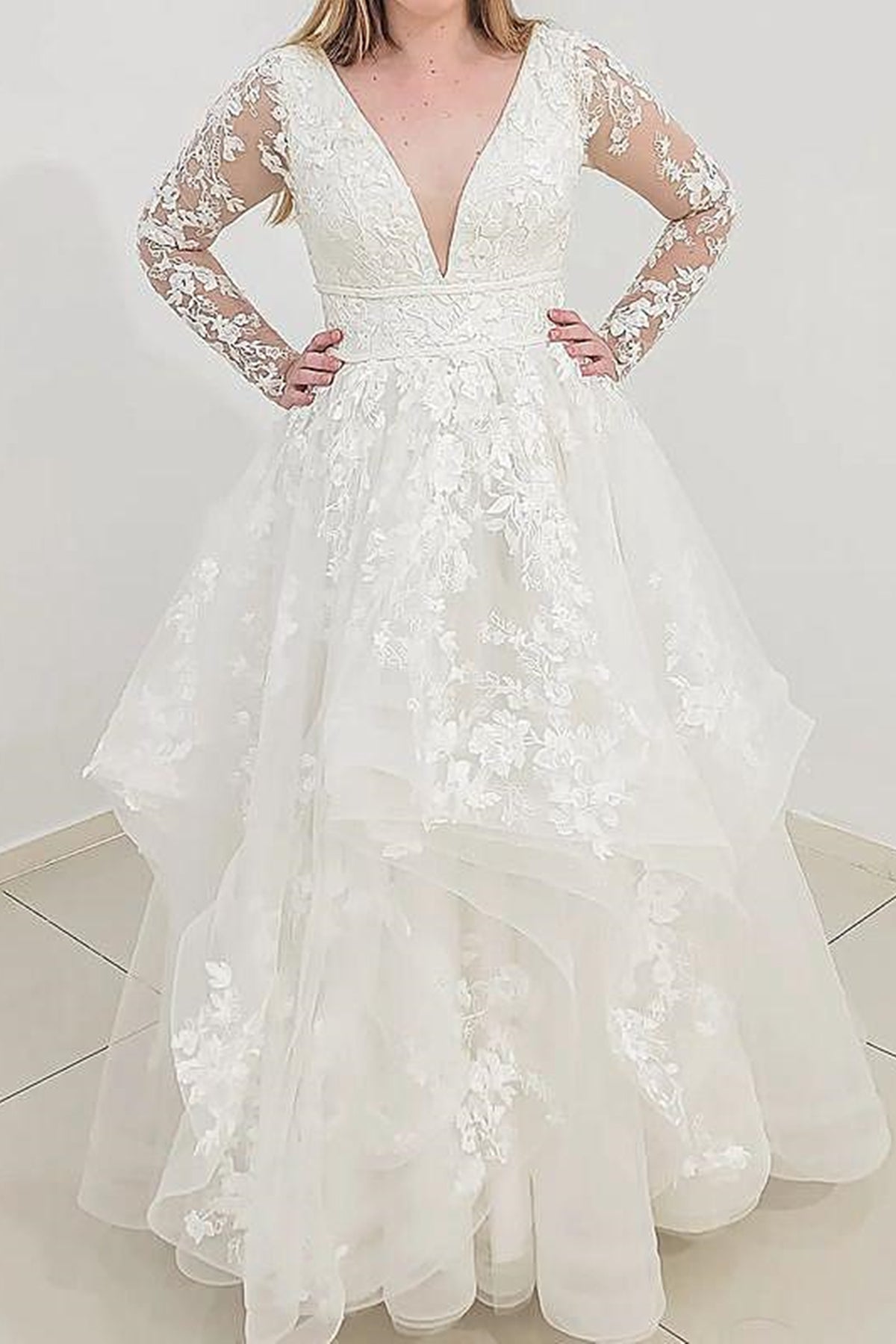 Unthony - V Neck Long Sleeves White Lace Tulle Prom Dress