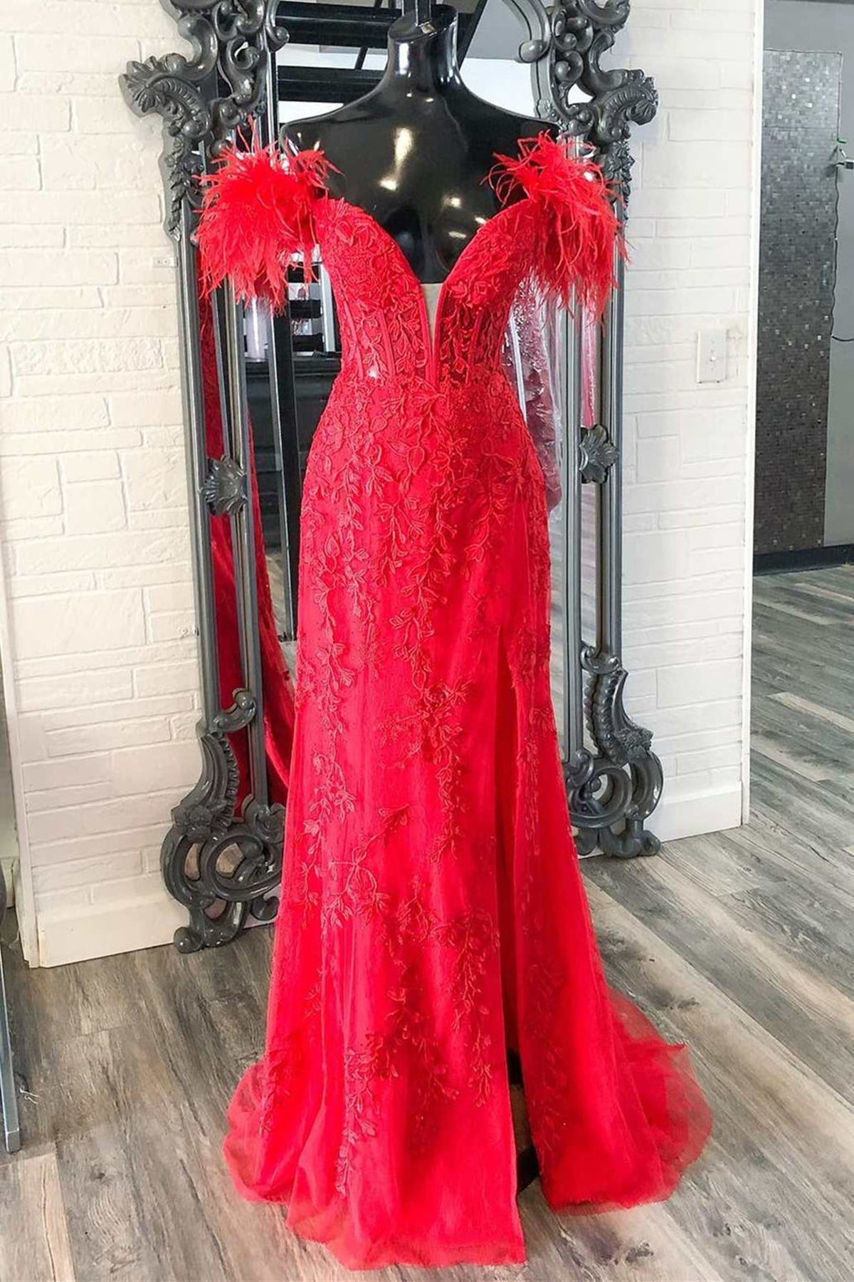 Unthony - Off Shoulder V Neck Mermaid Red Lace Long Prom Dress with High Slit