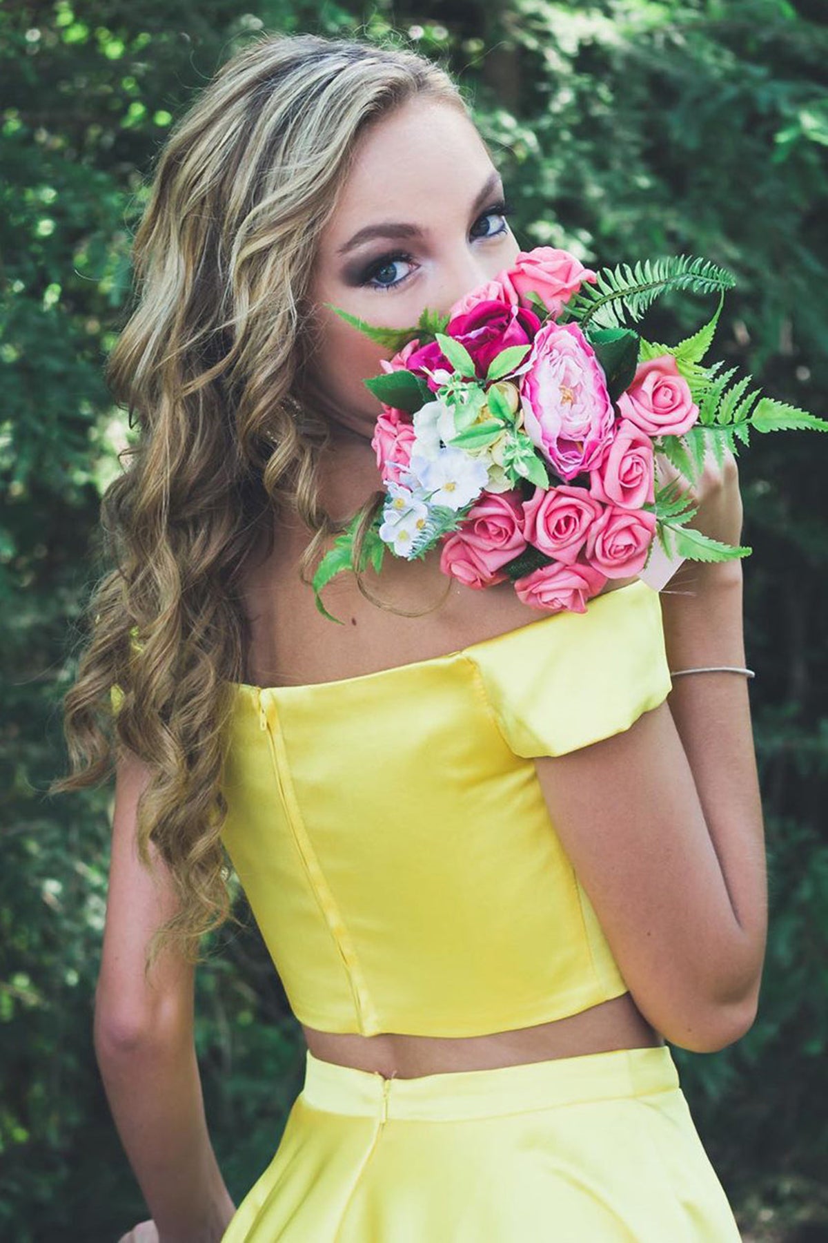 Unthony - Off Shoulder Two Pieces Yellow Short Prom Dresses