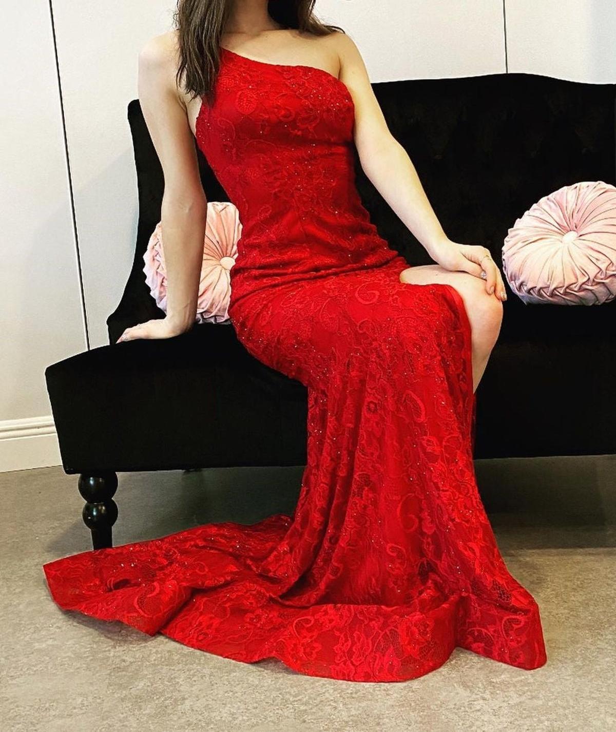 Unthony - One Shoulder Mermaid Red Lace Long Prom Dress with High Slit
