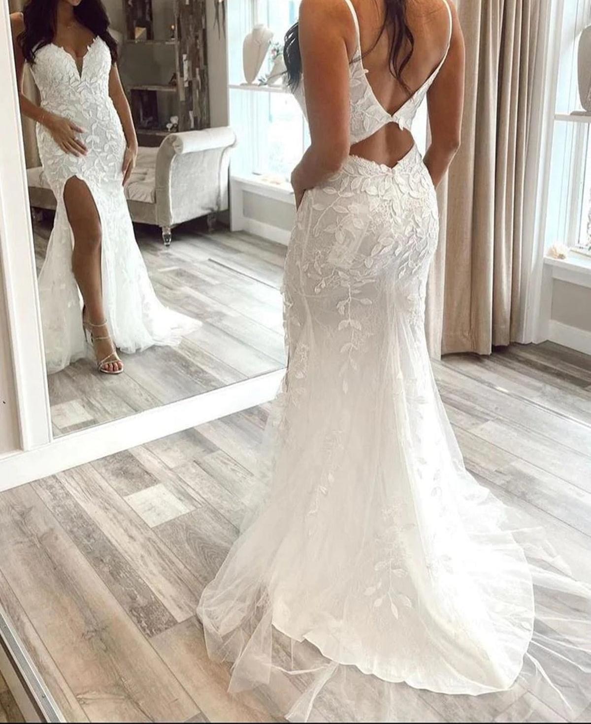 Unthony - V Neck Mermaid White Lace Long Prom Dress with High Slit