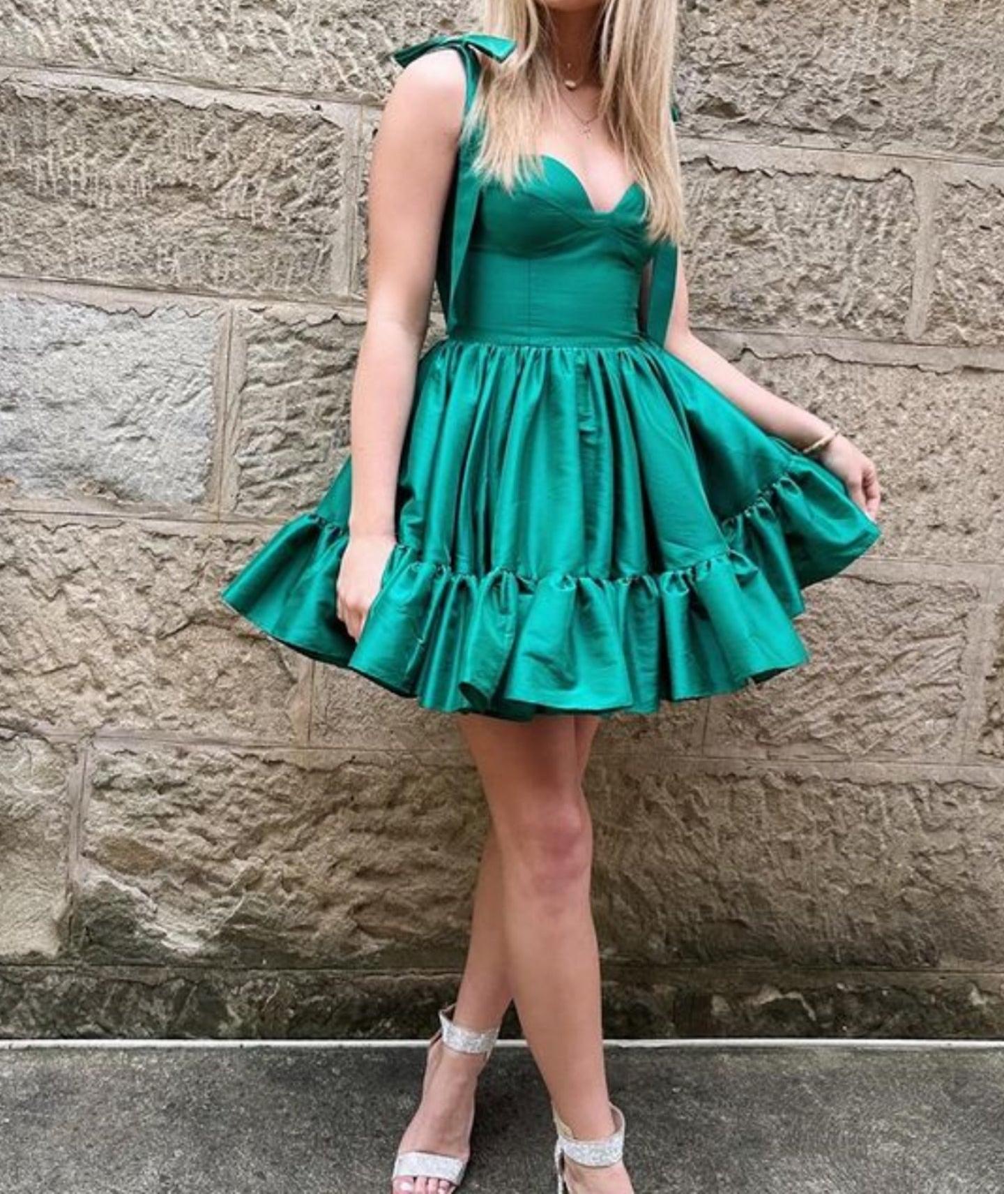 Unthony - Sweetheart Neck Green Satin Short Prom Dress