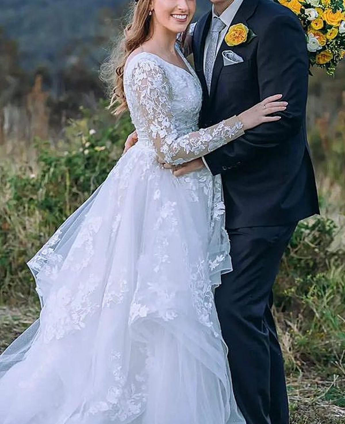 Unthony - V Neck Long Sleeves White Lace Tulle Prom Dress