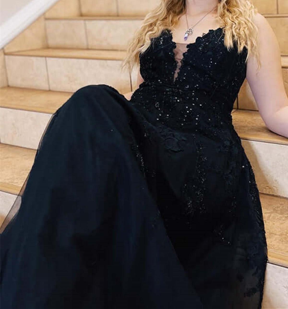 Unthony - V Neck Open Back Black Lace Long Prom Dress