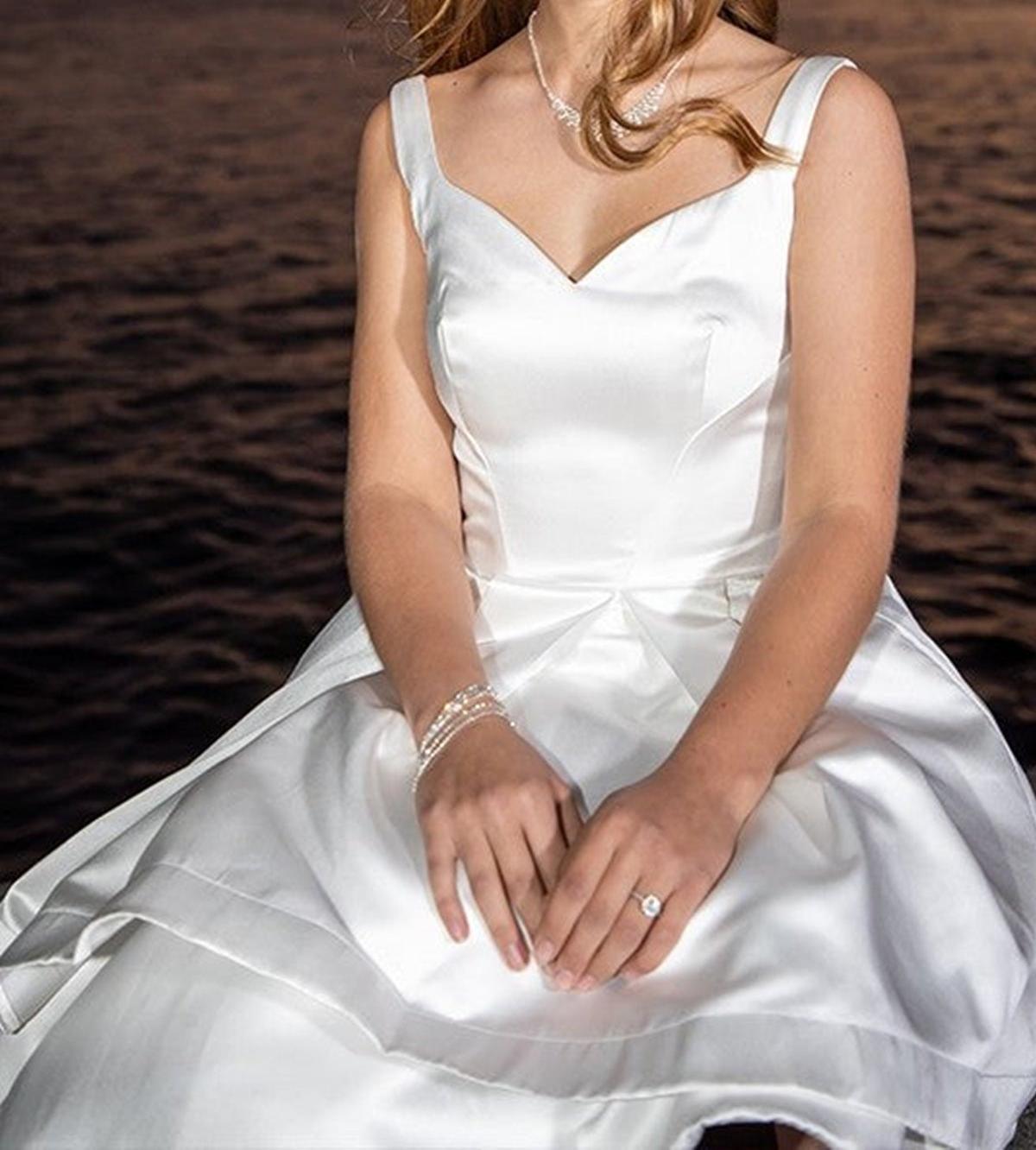 Unthony - Princess V Neck Layered White Prom Dress