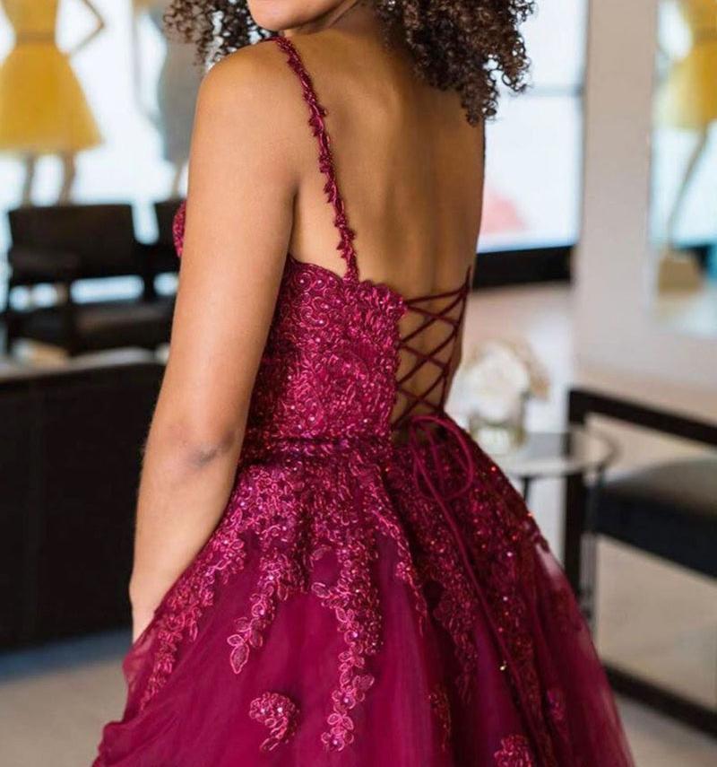 Unthony - Cute V Neck Backless Burgundy Lace Short Prom Dress