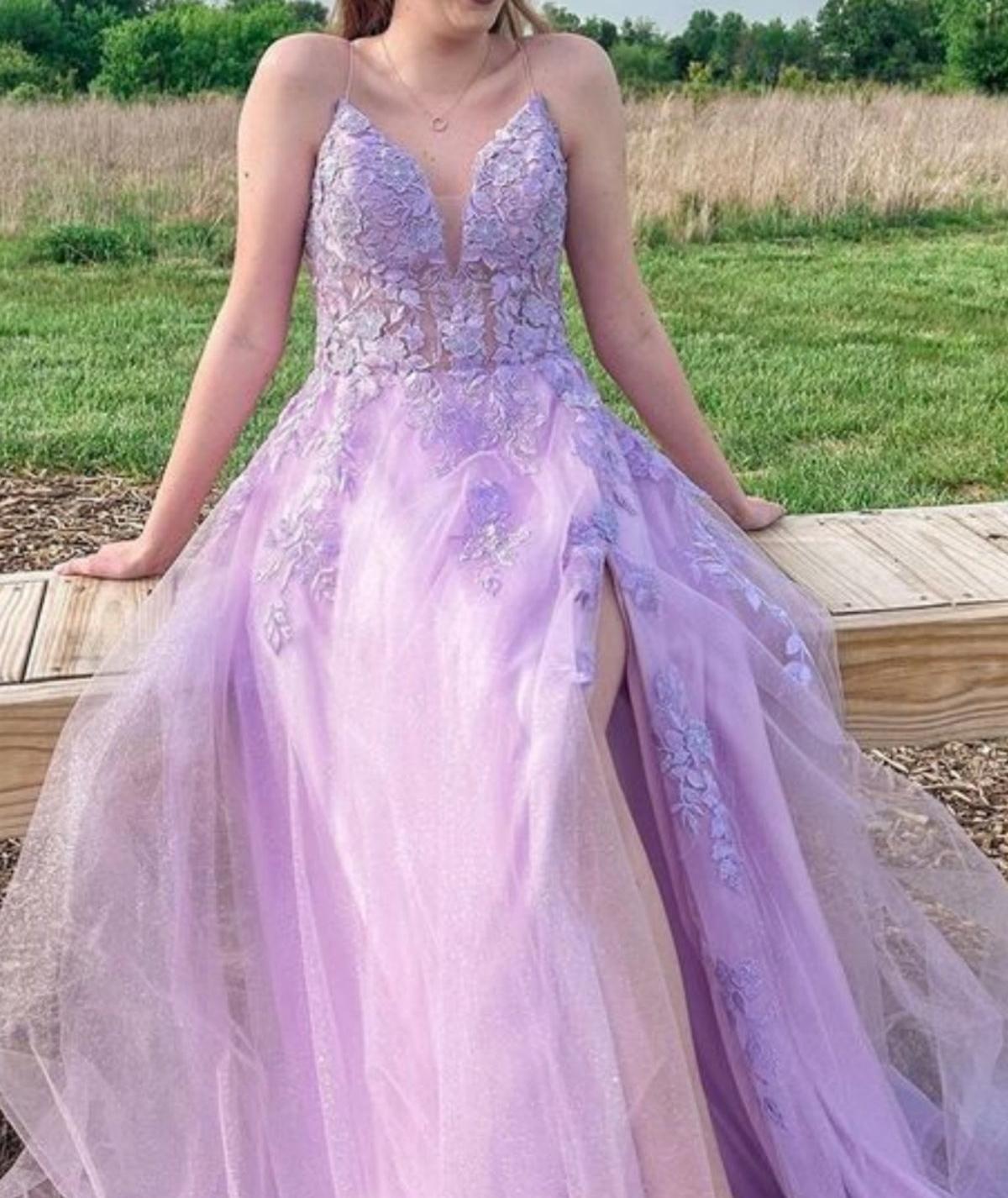 Unthony - Open Back Lilac Lace Long Prom Dress