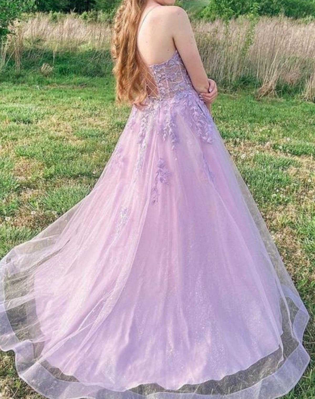 Unthony - Open Back Lilac Lace Long Prom Dress
