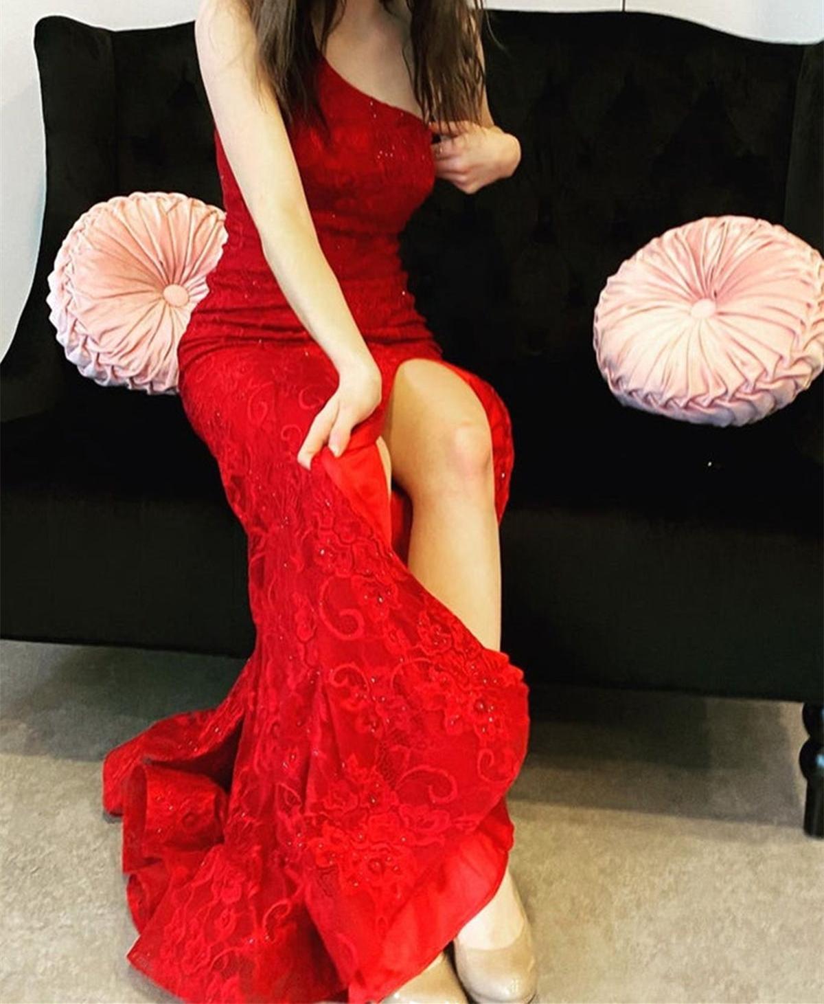 Unthony - One Shoulder Mermaid Red Lace Long Prom Dress with High Slit