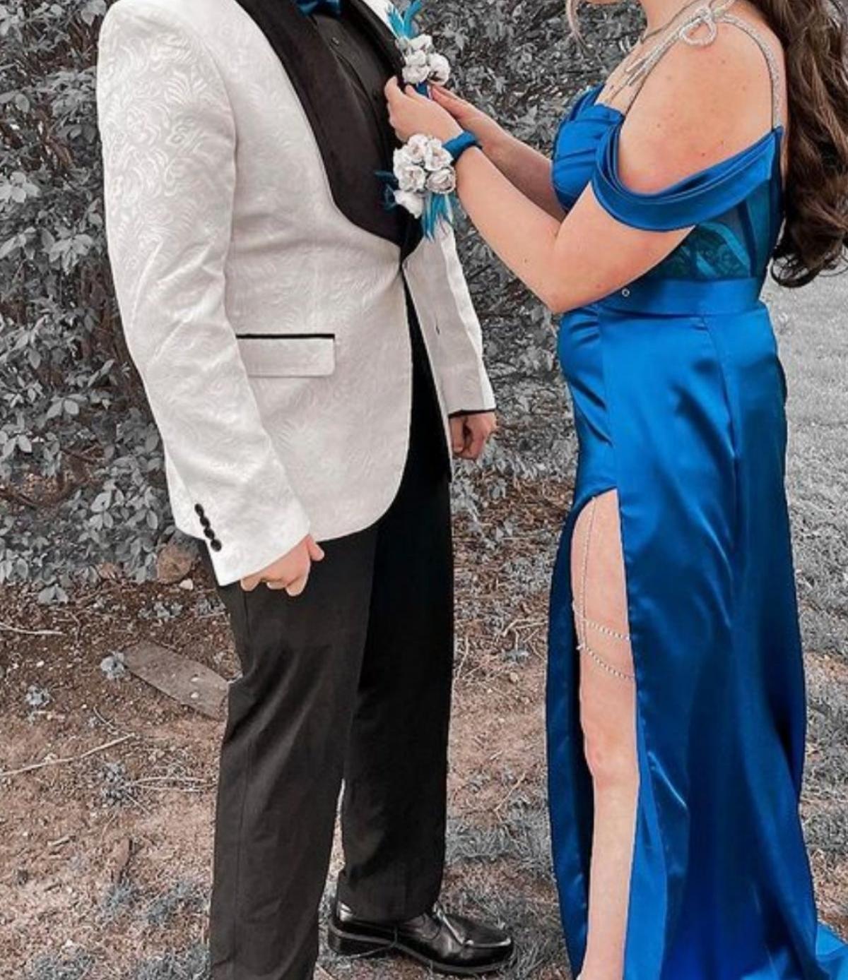 Unthony - Off Shoulder Royal Blue Satin Long Prom Dress with High Slit