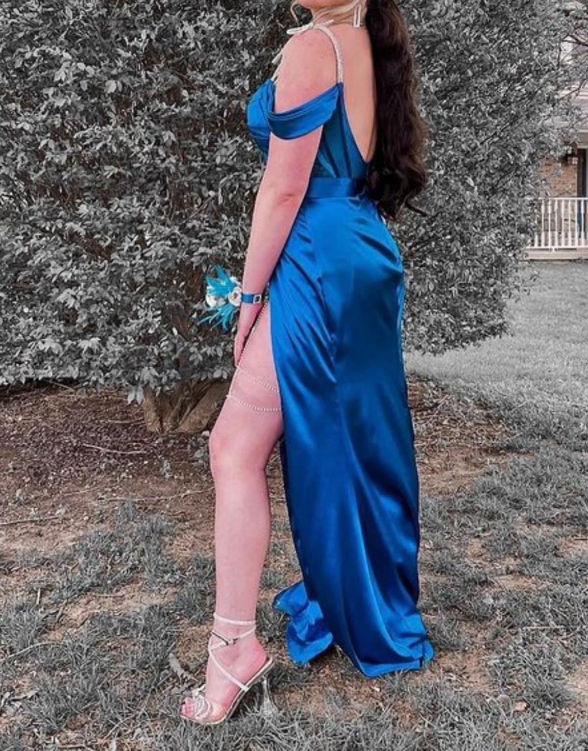 Unthony - Off Shoulder Royal Blue Satin Long Prom Dress with High Slit