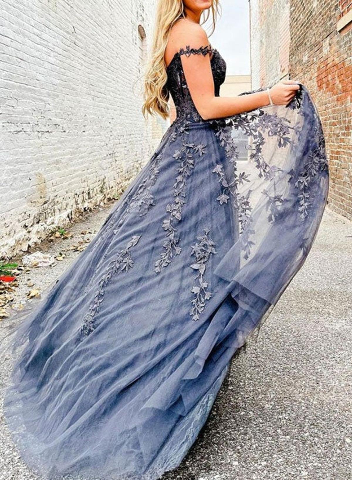 Unthony - Off Shoulder Black Lace Long Prom Dress with High Slit
