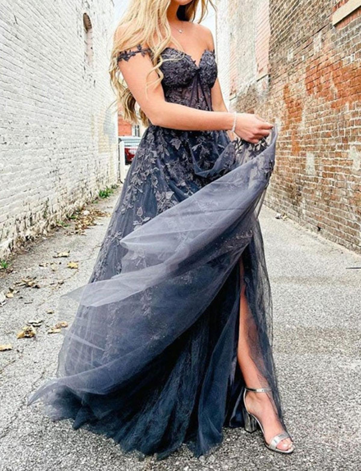 Unthony - Off Shoulder Black Lace Long Prom Dress with High Slit