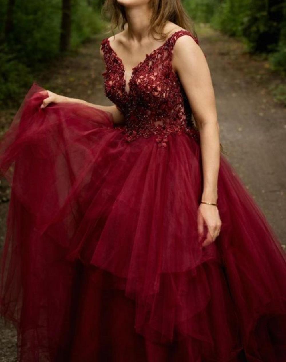 Unthony - V Neck Fluffy Burgundy Lace Long Prom Dress