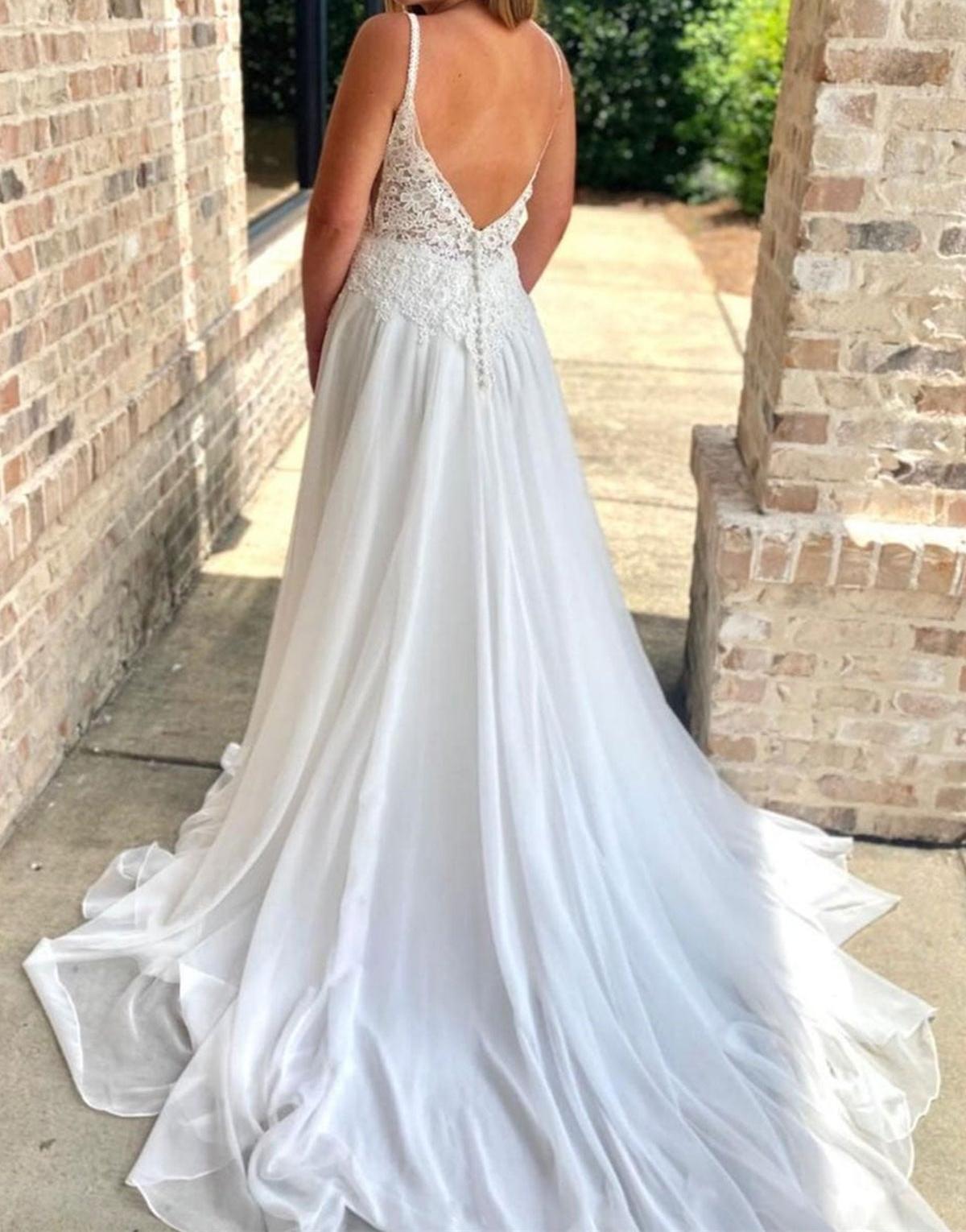 Unthony - V Neck Backless White Lace Long Prom Dress