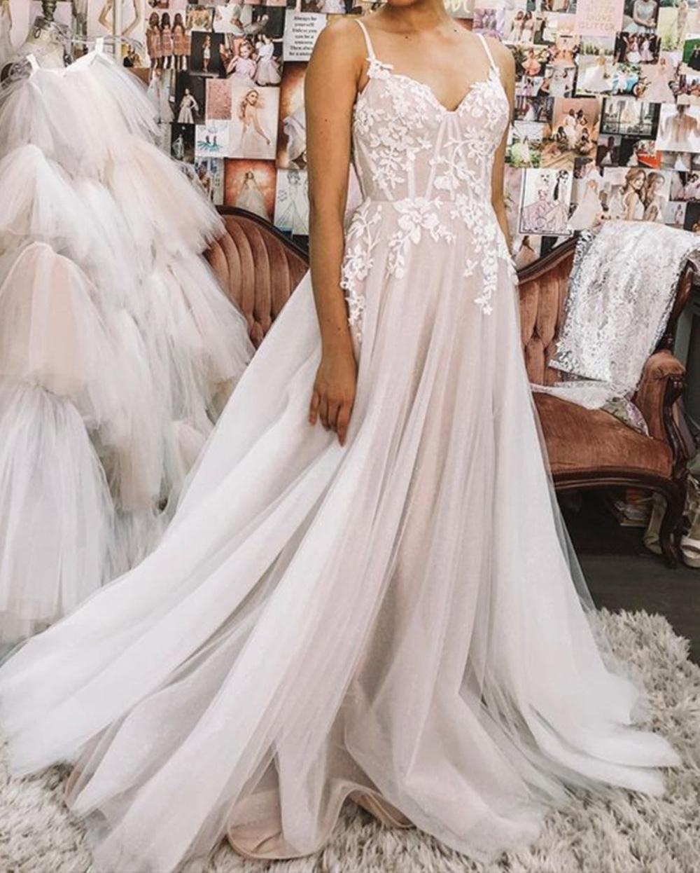 Unthony - Thin Straps Backless White Lace Long Prom Wedding Dress