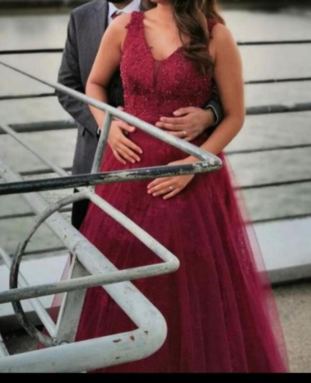 Unthony - V Neck Burgundy Lace Beaded Long Prom Dress