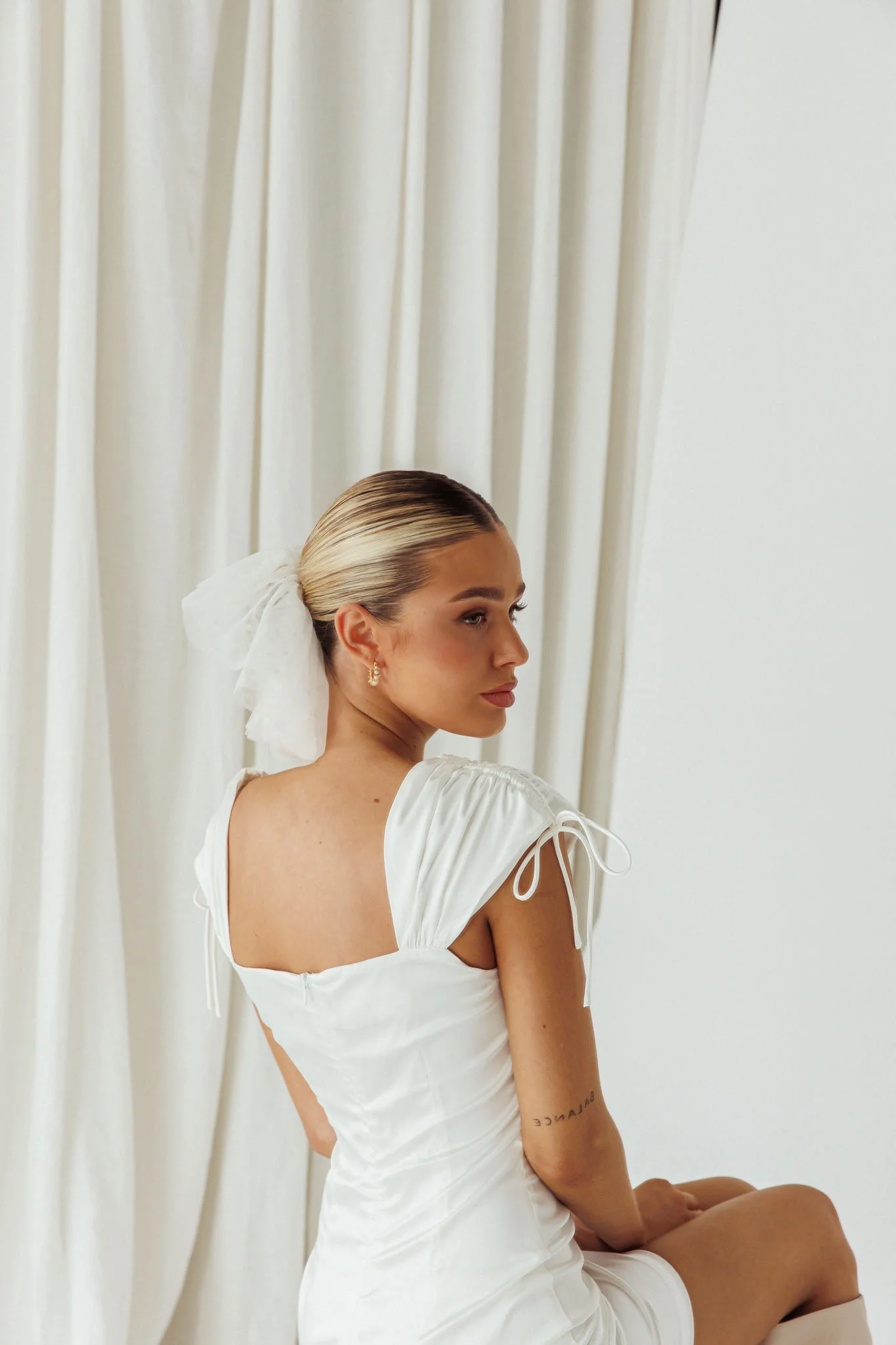 Hoda Lace Scrunchie White