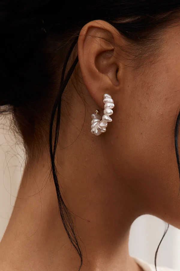 Ohana Baroque Pearl Hoop Earrings Gold