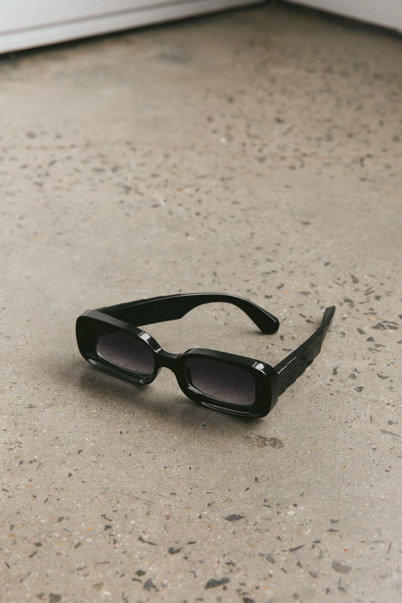 Zion Square Frame Sunglasses Black
